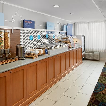 Holiday Inn Express Romulus / Detroit Airport By Ihg Экстерьер фото