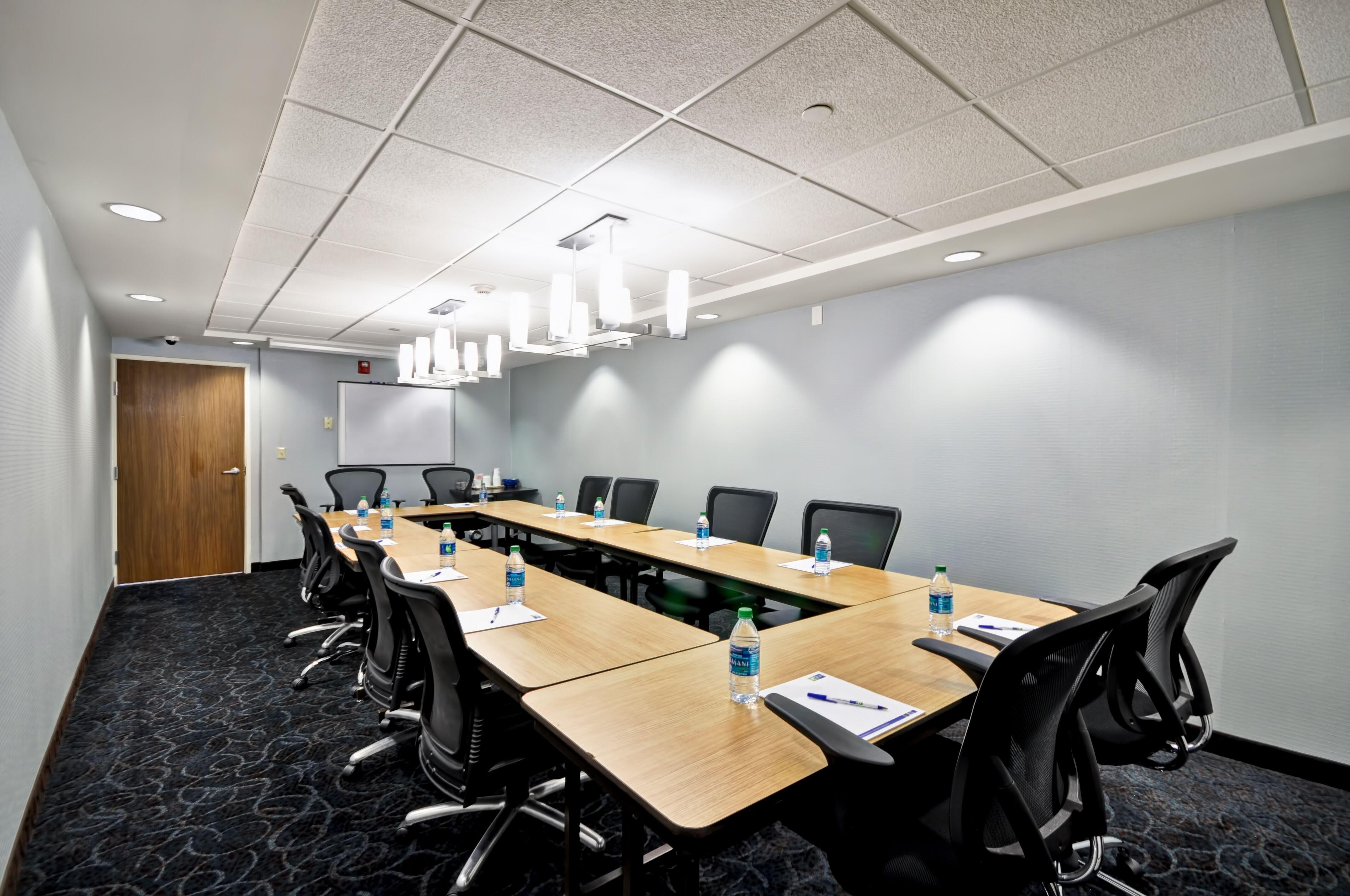 Holiday Inn Express Romulus / Detroit Airport By Ihg Экстерьер фото
