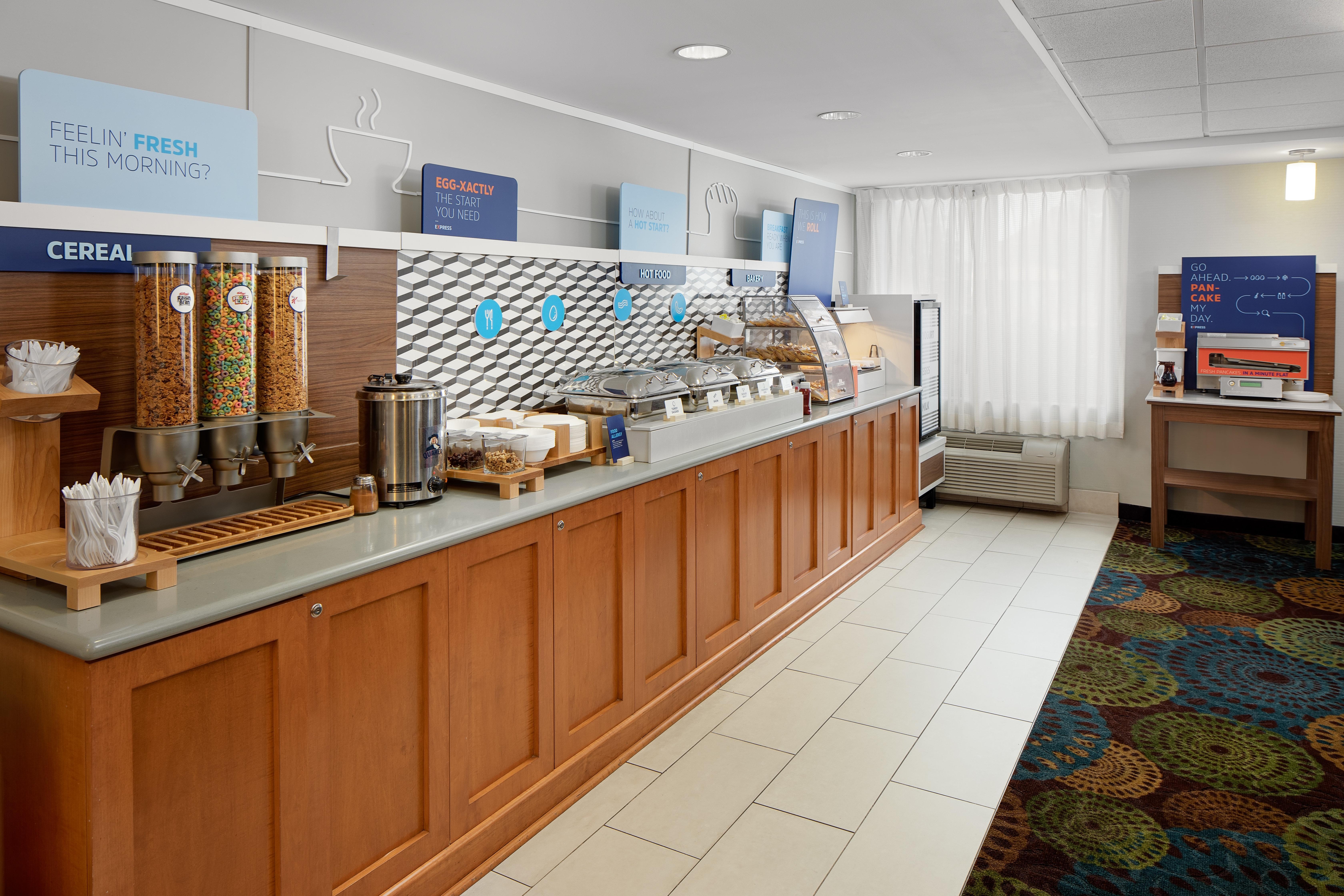 Holiday Inn Express Romulus / Detroit Airport By Ihg Экстерьер фото
