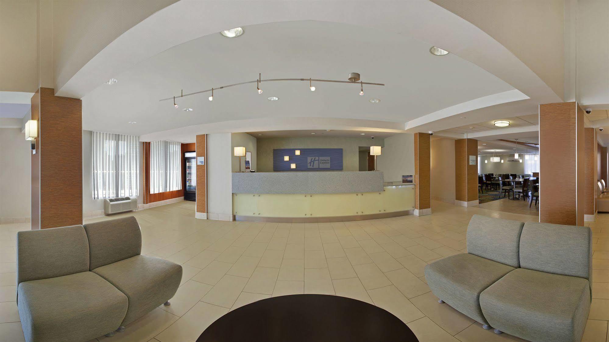 Holiday Inn Express Romulus / Detroit Airport By Ihg Экстерьер фото